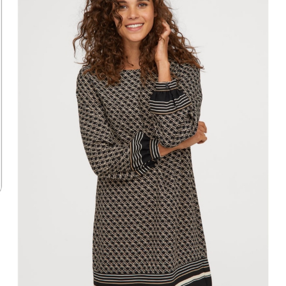 H&M Women's Black Short Dress - Picture 2 of 8